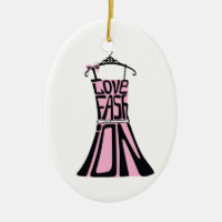 Frauenkleid von den Wörtern "ich Liebemode "