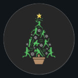 Frauenmädchen Softball Weihnachtsbaum Runder Aufkleber<br><div class="desc">Women's Softball - Baseball Weihnachtsbaumkunst hat grüne Silhouetten,  Fledermäuse und Bälle. Ein Stern und Schneeflocken schmücken den Baum,  um Weihnachtsspiele zu feiern. > Niedliche Idee für Spieler,  Pitcher,  Fänger,  besten Trainer oder Schiedsrichter im Winter Xmas Party. > Personalisieren Sie es! Hinzufügen von individuelle Name,  Foto oder Text.</div>