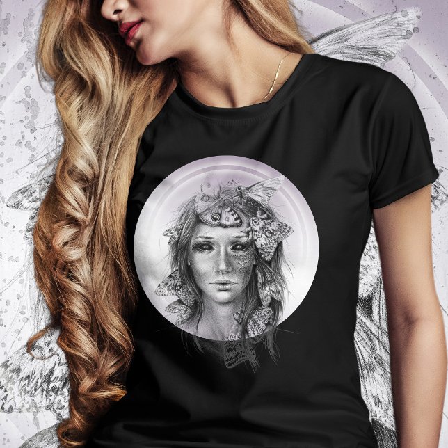 Frauenportrait mit Moths Surreal Dark Fantasy Art T-Shirt (Von Creator hochgeladen)