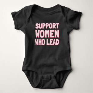 Frauenwahlen - Unterstützung von Frauen, die an de Baby Strampler