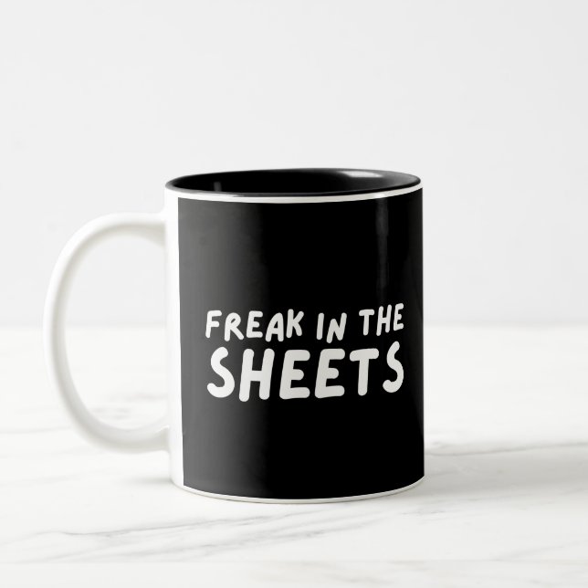Freak in den Blättern Zweifarbige Tasse (Links)