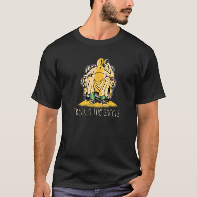 FREAK IN DEN SHEETS Betrunken Ghost Halloween Meme T-Shirt (Vorderseite)