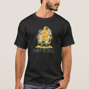 FREAK IN THE SHEETS  Betrunkenes Halloween-Geist-M T-Shirt