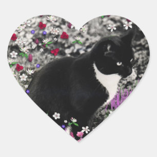 Freckles der Blume II - Tuxedo Cat Herz-Aufkleber