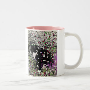 Freckles in den Blumen I - Tux-Katze Zweifarbige Tasse