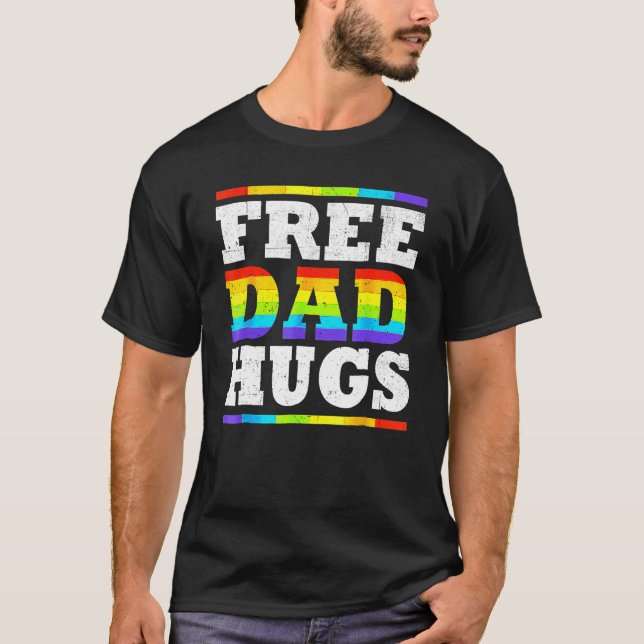 Free Dad Hugs Rainbow LGBT Pride Month Fathers Day T-Shirt (Vorderseite)
