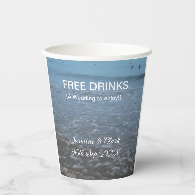 Free drinks save the date beach wedding add name  pappbecher (Vorderseite)
