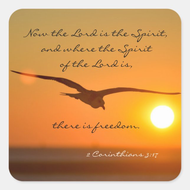Freedom Bible Verse, Vogel fliegen bei Sonnenunter Quadratischer Aufkleber (Vorderseite)
