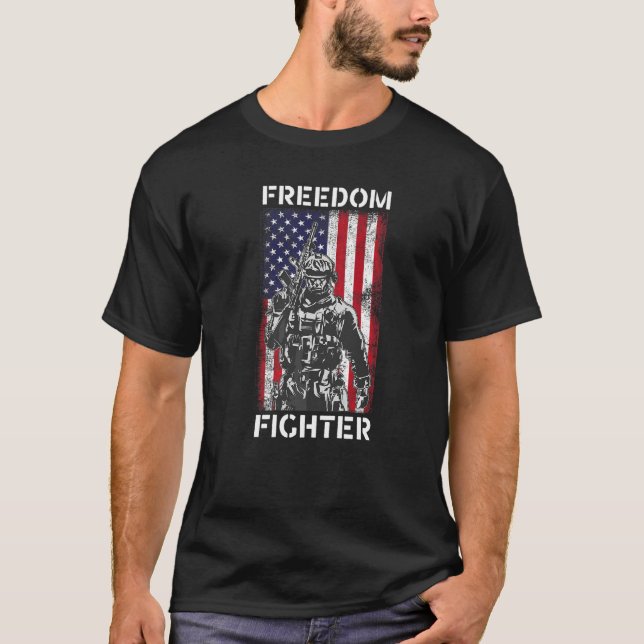 Freedom Fighter American Veteran US Flag Ar 15 T-Shirt (Vorderseite)