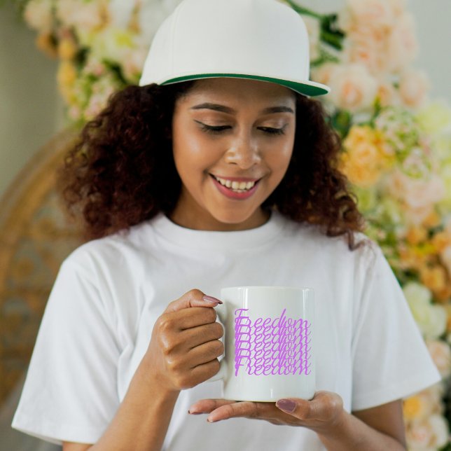 Freedom Gestapeltes Skript Kaffeetasse (Von Creator hochgeladen)