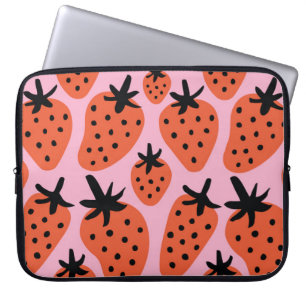 Freehand zeichnend Erdbeere nahtlos Muster d Laptopschutzhülle