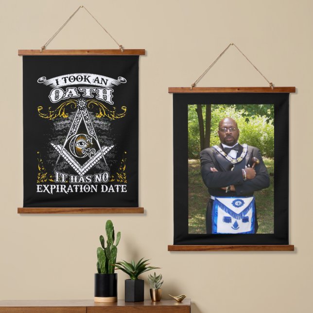Freemason Hanging Tapestry Wandteppich Mit Holzrahmen (Asymmetrisch)