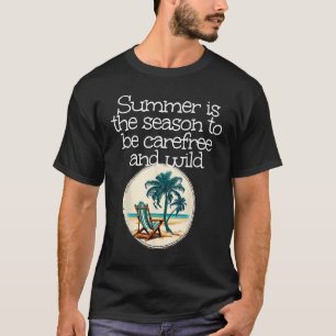Frei und wild auf See mit Stuhl unter Palm Tre T-Shirt