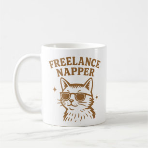 Freiberufliche Nickerchen-Katze mit Sonnenbrille Kaffeetasse