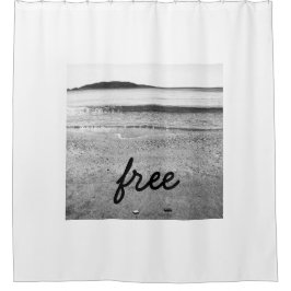 Freier Sandstrand in Schwarz und Weiß Duschvorhang