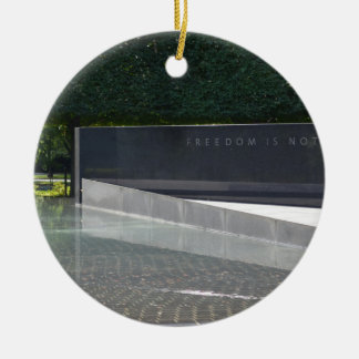 Freiheit ist nicht - Koreakrieg Memorial.JPG frei Keramikornament