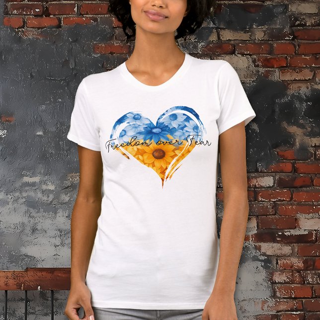 Freiheit über Angst Sonnenblumen Herzens T - Shirt (Freedom over Fear Sunflower Heart Ukraine Support Women's White T-Shirt
)
