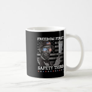 Freiheit zuerst Sicherheit an dritter Stelle Feuer Kaffeetasse