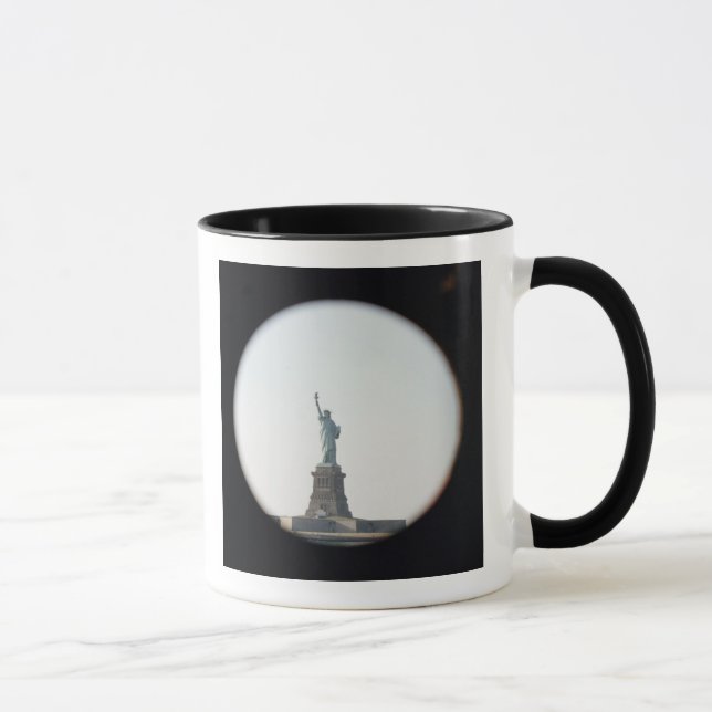 Freiheitsstatue, 1886 tasse (Rechts)