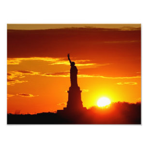 Freiheitsstatue bei Sonnenuntergang Fotodruck