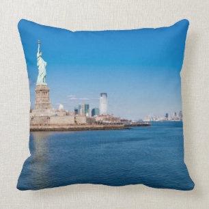 Freiheitsstatue, den Hudson und Manhattan Kissen