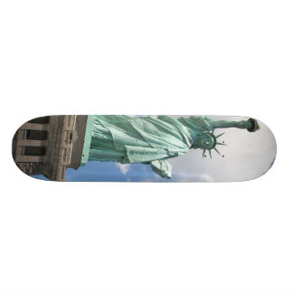 Freiheitsstatue durch lensgerrit skateboard
