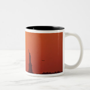 Freiheitsstatue, New Yorker Hafen, NY, USA, Zweifarbige Tasse