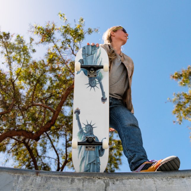 Freiheitsstatue Skateboard (Außenbereich 1)