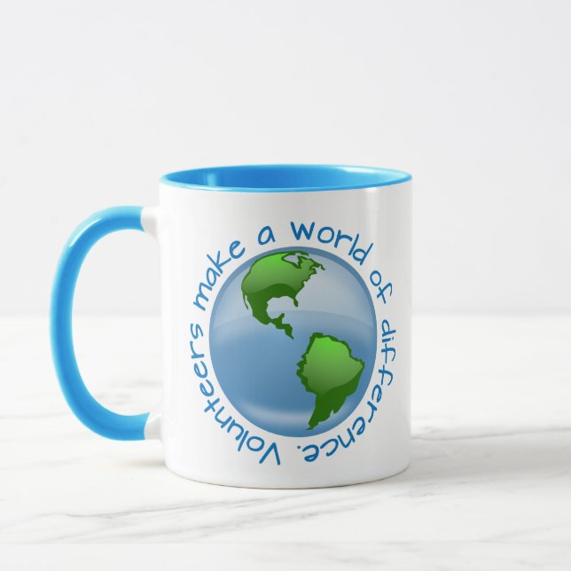 Freiwillige machen eine Welt vom Unterschied Tasse (Links)
