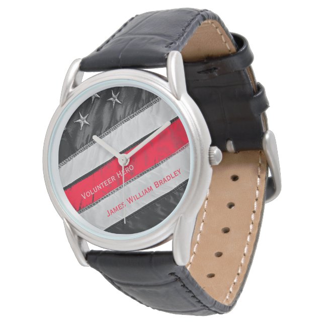 Freiwilliger Feuerwehrmann mit Namen für dünne rot Armbanduhr (Schrägansicht)