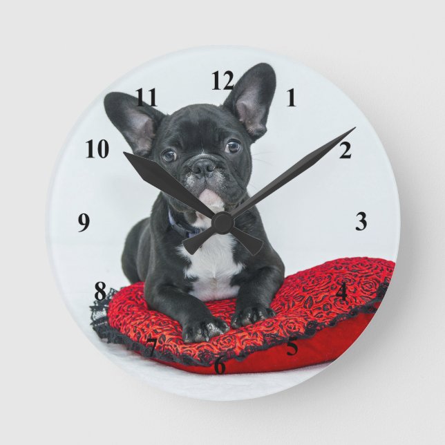 French Bulldog Black Pillow Foto Runde Wanduhr (Vorderseite)
