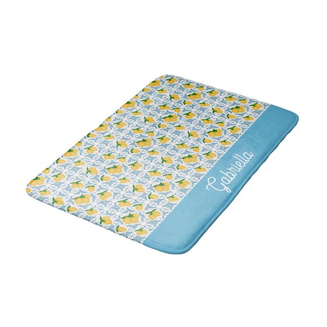 French Country Lemon Blue Tile Pattern Badematte (Schrägansicht)