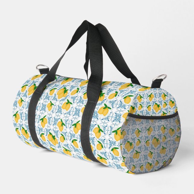 French Country Lemon Blue Tile Pattern  Duffle Bag (Rechte Ecke)