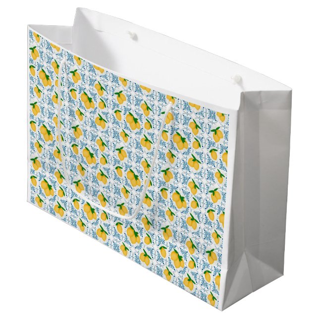 French Country Lemon Blue Tile Pattern Große Geschenktüte (Vorderseite Schrägansicht)