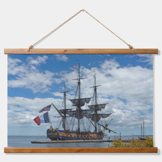 French Tall Ship Hermione in Yorktown Wandteppich Mit Holzrahmen