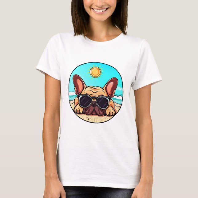 Frenchie Enjoying Beach T-Shirt (Vorderseite)