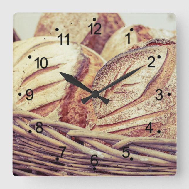 Fresh Bread Basket Kitchen Quadratische Wanduhr (Vorderseite)