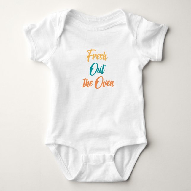 Fresh Out The Oven Baby Body Suit Baby Strampler (Vorderseite)