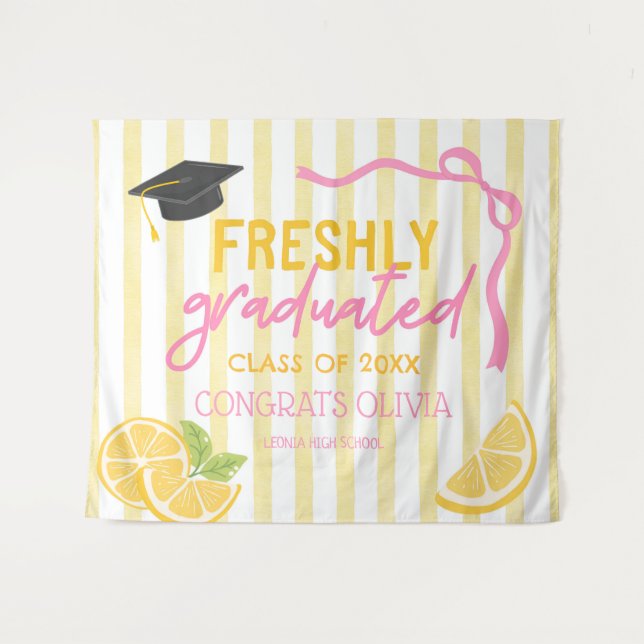 Freshly Graduated Lemonade Grad Party Backdrop Wandteppich (Vorderseite (Horizontal))