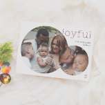 Freude | Modern 2 Foto Weihnachten<br><div class="desc">Mit dieser eleganten Weihnachtskarte verbringen Sie Ihren Feiertagssjubeln! Das Design mit zwei runden Fotos verleiht Ihren Lieblingsfamilienmomenten eine moderne Drehung. Das kleinere kreisförmige Foto wird kunstvoll auf das größere überlagert, wodurch ein ausgewogenes und stilvolles Layout entsteht. Das Wort "fröhlich" wird in minimalistischer roter Typografie in der oberen Ecke gedruckt, mit...</div>