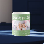 Freunde des grünen Fotos Kaffeetasse<br><div class="desc">Ein brauner Hintergrund. Personalisieren und fügen Sie Ihr eigenes Foto,  Auswahl Ihrer besten Freunde(s) Ihren Namen und Ort der Veranstaltung. Der Text: Friends for Life ist mit einem modernen Stilskript geschrieben. Perfekt als Geschenk für sich selbst oder als Geburtstag- oder Weihnachtsgeschenk für Ihre Freunde.</div>