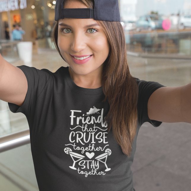 Freunde, die gemeinsam Gruppenreisen Urlaub machen T-Shirt (Von Creator hochgeladen)