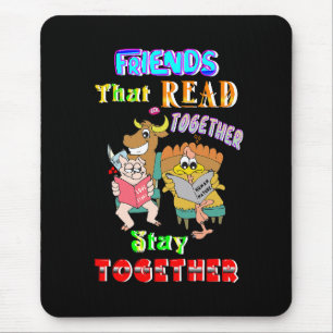 Freunde, die zusammen lesen Bleibe Mousepad