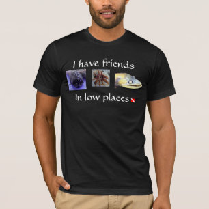Freunde in den niedrigen Plätzen T-Shirt