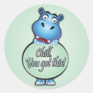 Freundliches Hippo Sprichwort "Chill. Du hast das  Runder Aufkleber