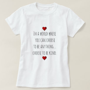 Freundlichkeit Inspirationelles Sprichwort mit rot T-Shirt