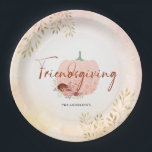 Freundschaftspendende Rose Gold Glitzer Pumpkin Pappteller<br><div class="desc">Diese personalisierten Teller aus Papier werden Ihnen ein Vergnügen sein, wenn Sie sich für Ihr freundliches Dinner entscheiden. Das Design bietet eine Rose Gold Glitzer Kürbis Akzent der Rost und Rose Gold Blume und Glitzer Blätter. Das ist perfekt für jeden Erntedank.</div>