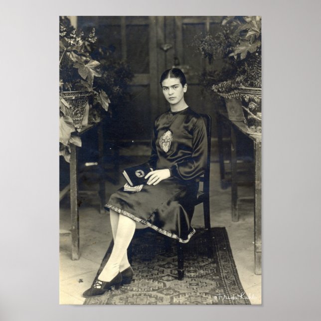 Frida Kahlo Seated Poster (Vorne)