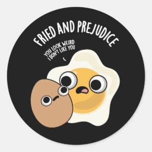 Fried and Prejudice Funny Egg Puns Dark BG Runder Aufkleber