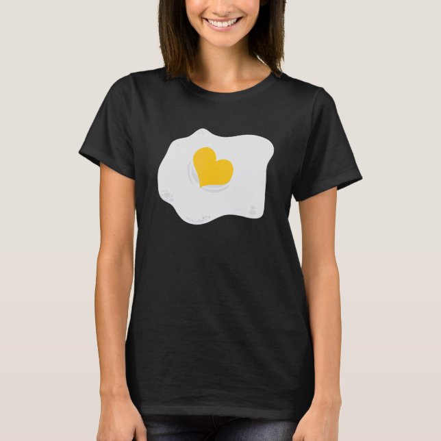 Fried Egg Heart Egg Pun Vegan Breakfast T-Shirt (Vorderseite)